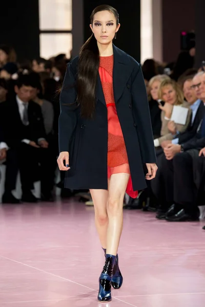 Look 32